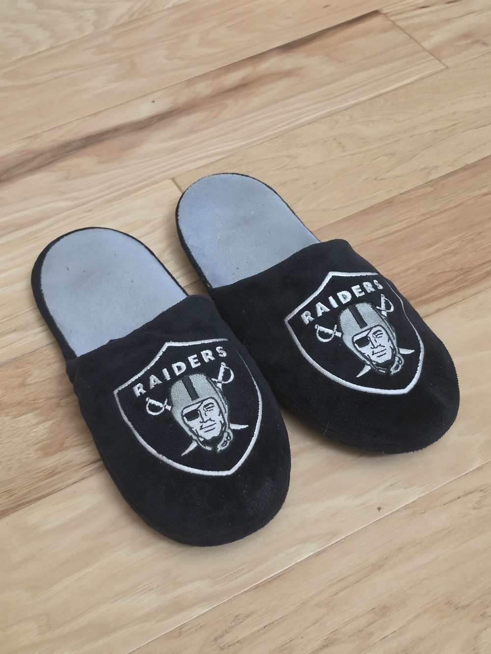 Men's Las Vegas Raider's House Slippers. Extra Large Size.